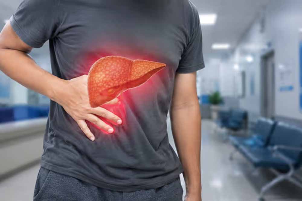फैटी लिवर से बचने के लिए इन 6 चीजों से तुरंत बनाएं दूरी