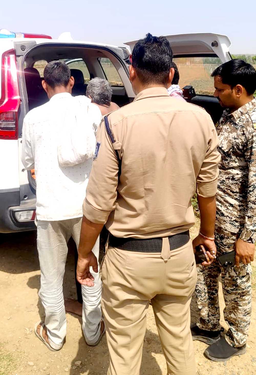 मुरैना के डायल-112 हीरोज कुएँ में गिरकर घायल हुए 45 वर्षीय व्यक्ति को पहुँचाया अस्पताल
