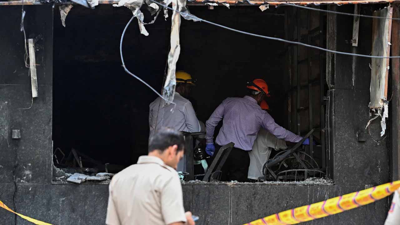 दिल्ली फायर हादसा केस में बड़ी कार्रवाई: एक और आरोपी गिरफ्तार, 21 की मौत की जांच तेज