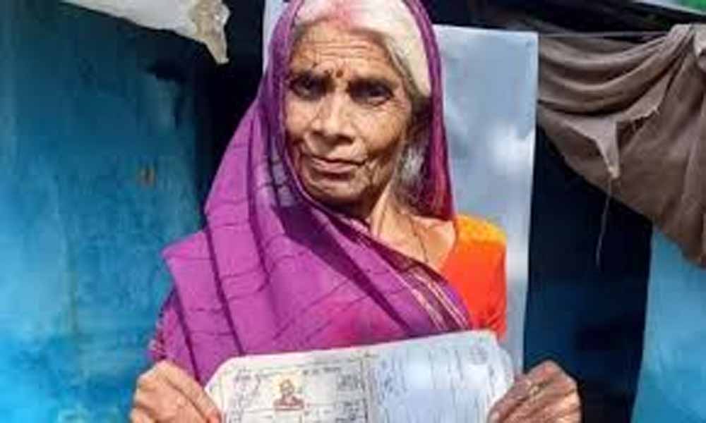 संवेदनशील पहल से बदली दाखू देवी की जिंदगी, मिली सरकारी योजनाओं की सौगात