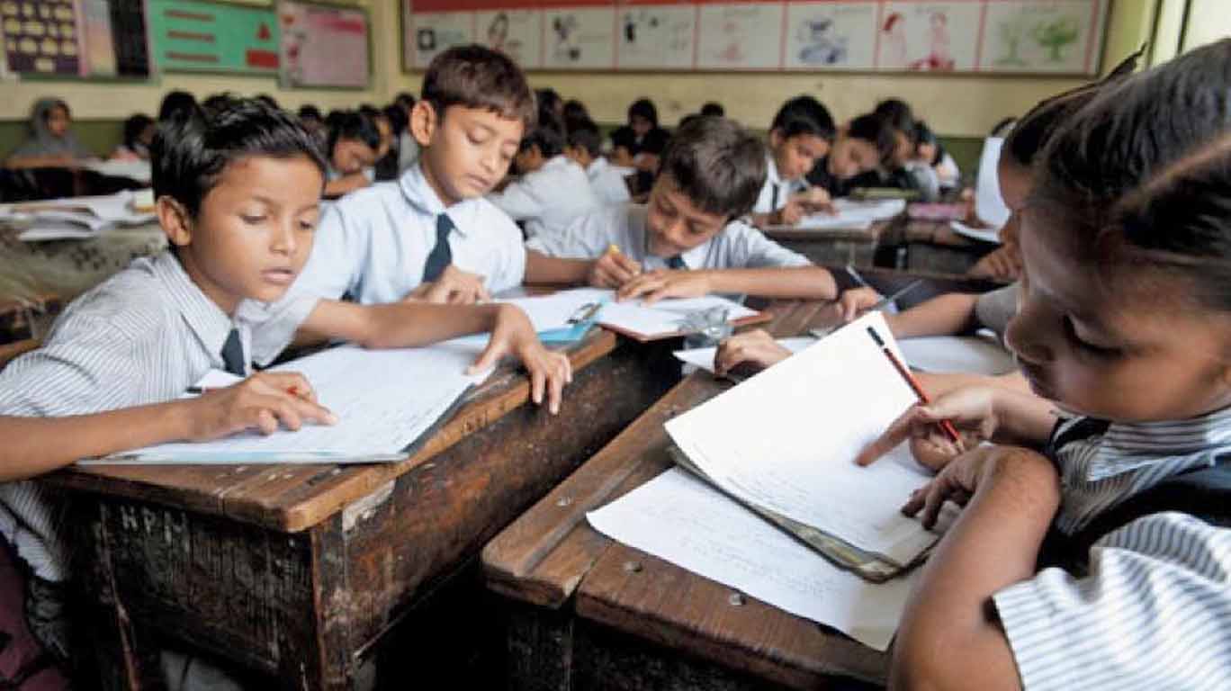 सरकारी स्कूलों में माध्यम परिवर्तन विवाद पर शिक्षा निदेशालय ने लिया संज्ञान