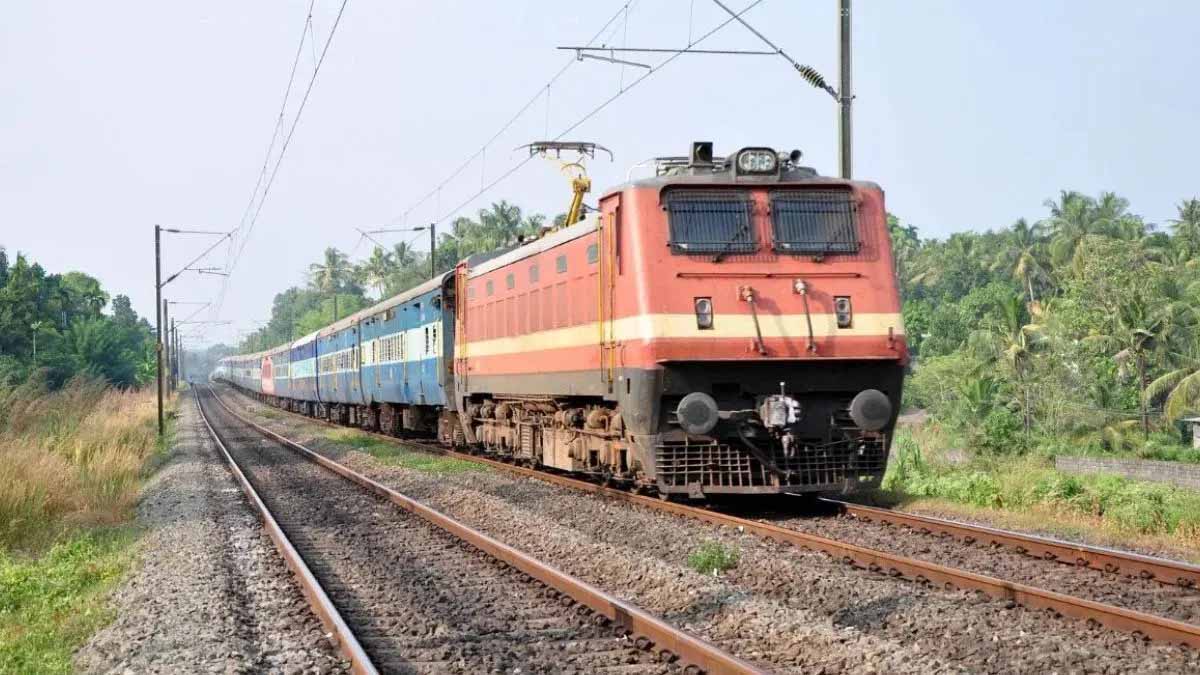 यात्रियों के लिए बड़ी सौगात: छपरा-दिल्ली और मऊ-दिल्ली एक्सप्रेस सेवा का शुभारंभ, मेमू ट्रेन का भी व