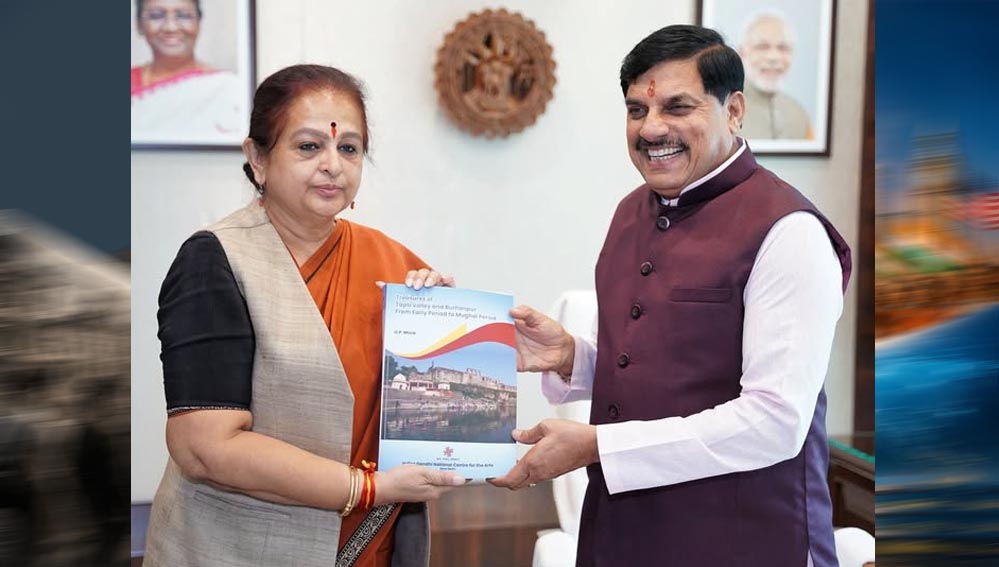मुख्यमंत्री डॉ. यादव को भेंट की गई ‘ट्रेजर्स ऑफ ताप्ती वैली एंड बुरहानपुर’ की प्रति, विरासत संरक्षण