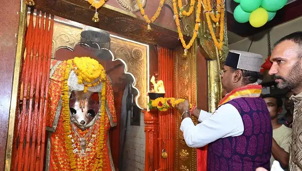 प्रधानमंत्री मोदी के 12 वर्ष पूर्ण होने पर खेड़ापति हनुमान मंदिर में भव्य महाआरती