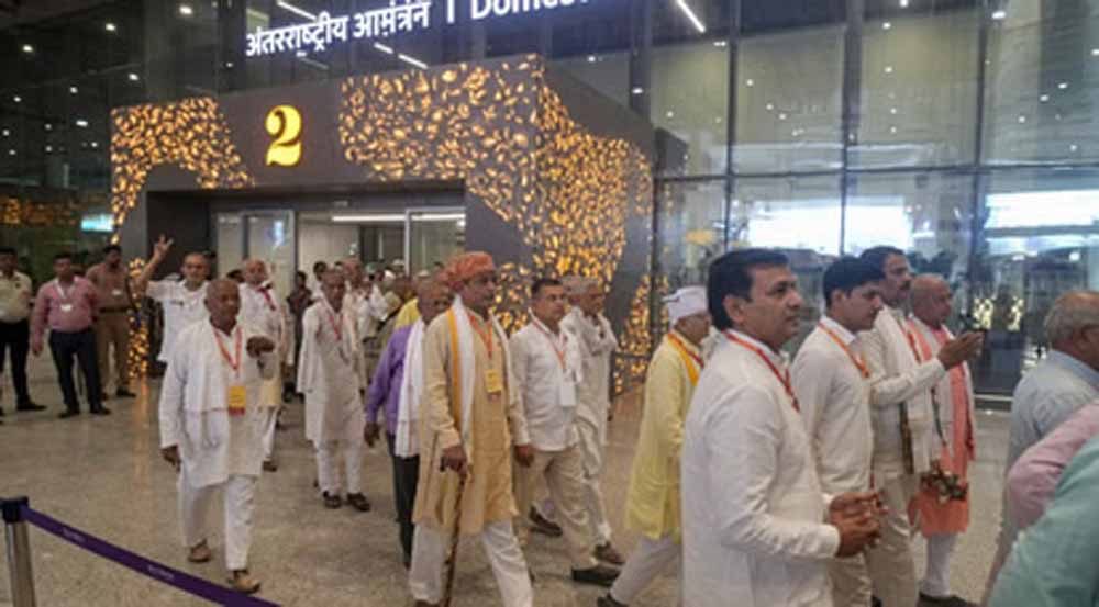 जिन खेतों से उड़ते जहाज देखते थे किसान, आज उसी जमीन से भर ली आसमान की उड़ान