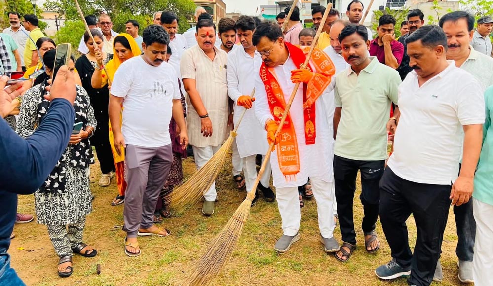 माता मंदिर में ऊर्जा मंत्री तोमर की जन चौपाल, पौधरोपण और स्वच्छता अभियान से दिया खास संदेश