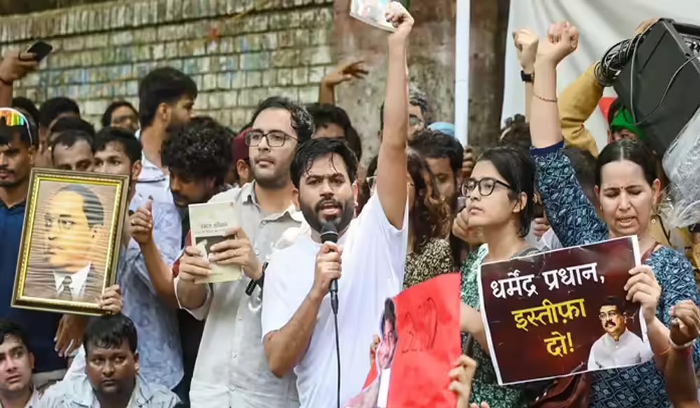 प्रदर्शन में भाग लेना पड़ा महंगा, हरियाणा की महिला शिक्षक पर गिरी निलंबन की गाज
