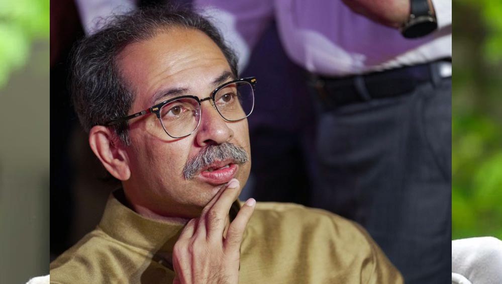 महाराष्ट्र की राजनीति में हलचल: उद्धव ठाकरे के 6 सांसदों के बागी होने के दावे, फिर चर्चा में शिंदे