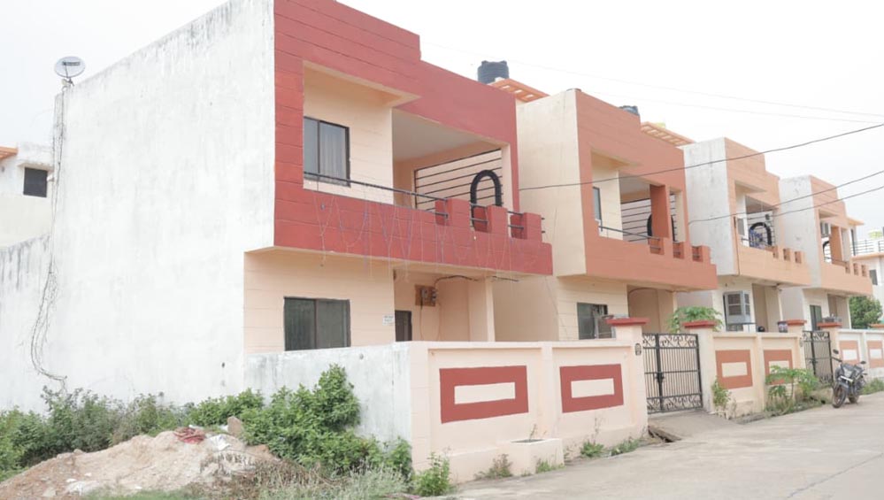 अटल विहार बना आदर्श आवासीय परिसर, पक्की सड़कें और आधुनिक सुविधाओं से बदली तस्वीर