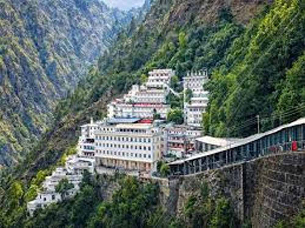 वैष्णो देवी दर्शन के लिए IRCTC का बजट टूर पैकेज, होटल और भोजन शामिल