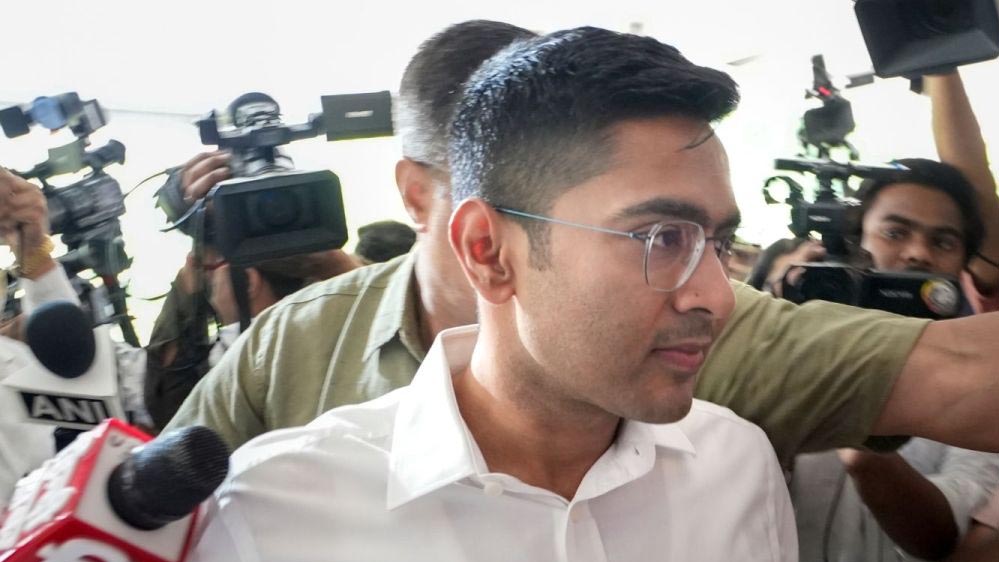 पश्चिम बंगाल में फिर गरमाया स्कूल भर्ती घोटाला, ED ऑफिस पहुंचेंगे अभिषेक बनर्जी