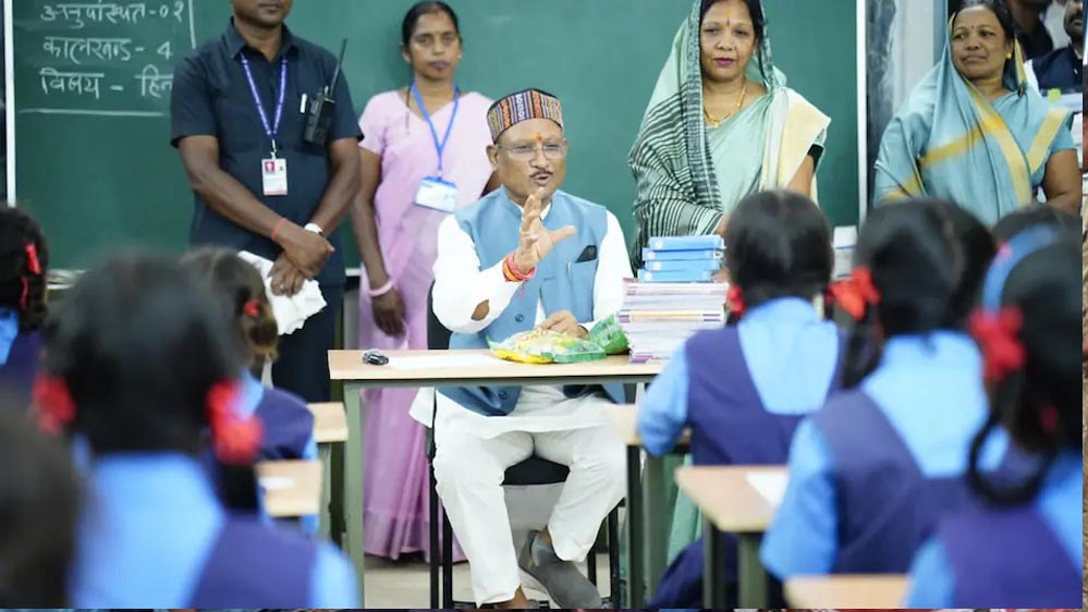 शाला प्रवेश उत्सव को जनआंदोलन बनाएं जनप्रतिनिधि: मुख्यमंत्री विष्णु देव साय का आह्वान