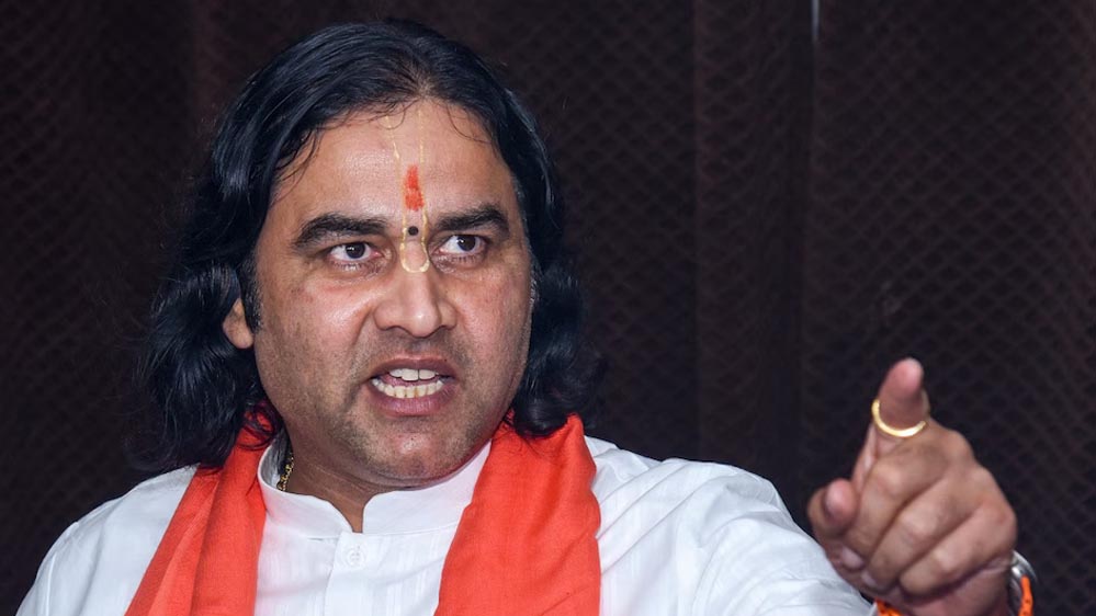 रात में होने वाले विवाह समारोहों पर कथावाचक देवकीनंदन की आपत्ति, सनातन बोर्ड गठन की पैरवी