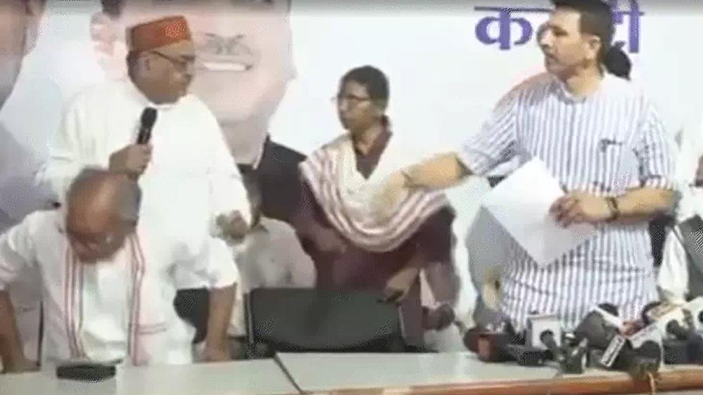 PCC दफ्तर का VIDEO बना चर्चा का विषय, दिग्विजय सिंह ने बदली सीट; पटवारी बोले- वे हमारे मार्गदर्शक ह