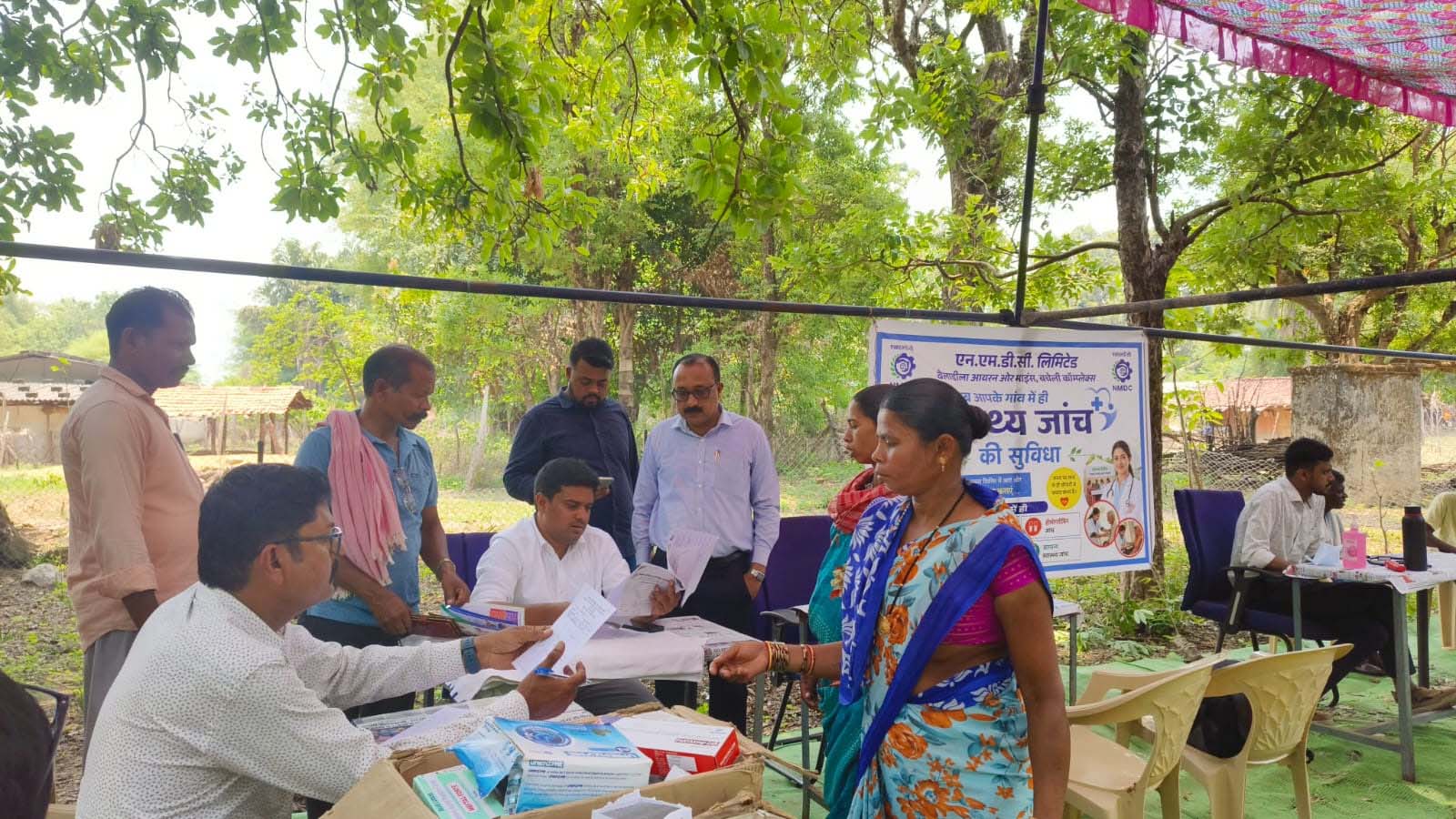 एनएमडीसी की CSR पहल: दंतेवाड़ा के 10 गांवों में निःशुल्क स्वास्थ्य शिविर से सैकड़ों ग्रामीण लाभान्व