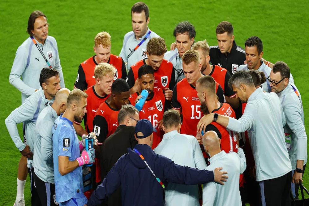 FIFA के अनिवार्य हाइड्रेशन ब्रेक्स पर बवाल, फैंस बोले- मैच का फ्लो हो रहा खराब, मजा हो रहा किरकिरा