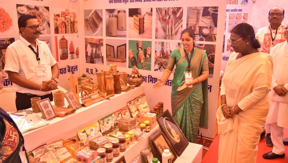 राष्ट्रपति मुर्मू ने दिया विकसित भारत का मंत्र, जनजातीय महासम्मेलन में सामाजिक समरसता और पर्यावरण स
