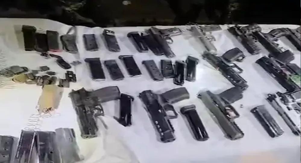 पंजाब बॉर्डर पर हाई अलर्ट, अमृतसर से AK-47 समेत भारी मात्रा में हथियार और कारतूस जब्त