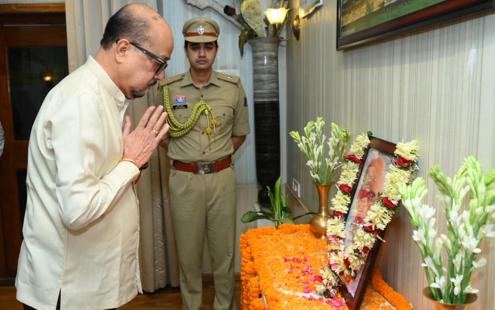 डॉ श्यामा प्रसाद मुखर्जी की पुण्यतिथि पर राज्यपाल ने दी श्रद्धांजलि