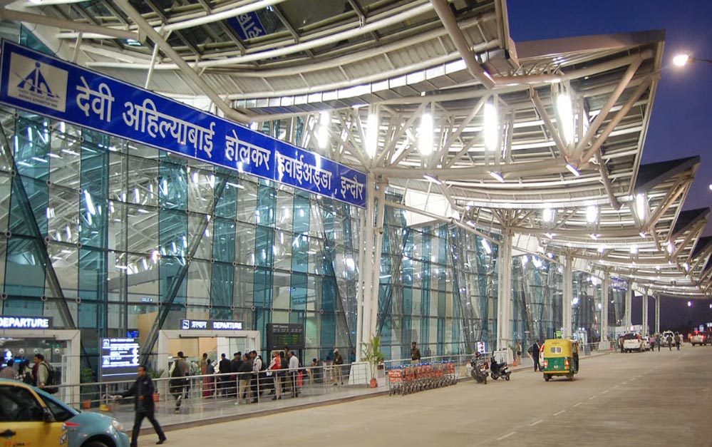 इंदौर एयरपोर्ट विस्तार पर ब्रेक! 143 एकड़ जमीन की जरूरत, एक दशक से अटका मामला