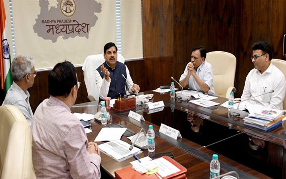 CM डॉ. यादव का निर्देश: सार्वजनिक स्थलों पर बढ़ें CCTV, घरों में ईको-फ्रेंडली निर्माण सामग्री को मि