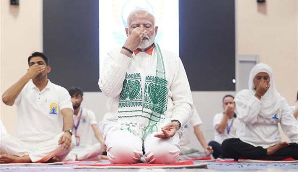 अंतरराष्ट्रीय योग दिवस का भव्य आयोजन: कोलकाता में पीएम मोदी की अगुवाई, दिल्ली में अक्षय कुमार भी हो