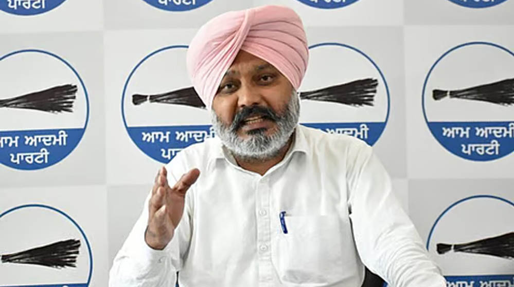पासिंग फीस और अवैध वाहनों के मुद्दे पर सरकार गंभीर, मंत्री चीमा ने ऑपरेटरों को दिया आश्वासन