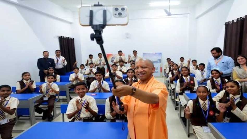 शिक्षा क्षेत्र में योगी सरकार की पहल का असर, बदल रही बच्चों की तकदीर