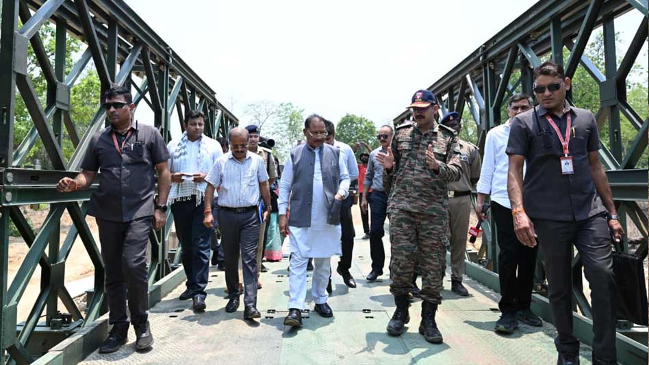 मुख्यमंत्री विष्णु देव साय ने किया निरीक्षण, कहा - दूरस्थ क्षेत्रों तक विकास पहुंचाना हमारी सर्वोच्