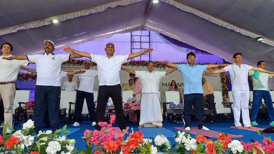 योग में बना नया इतिहास, 35 हजार विद्यार्थियों और शिक्षकों ने एक साथ कर रचा विश्व रिकॉर्ड