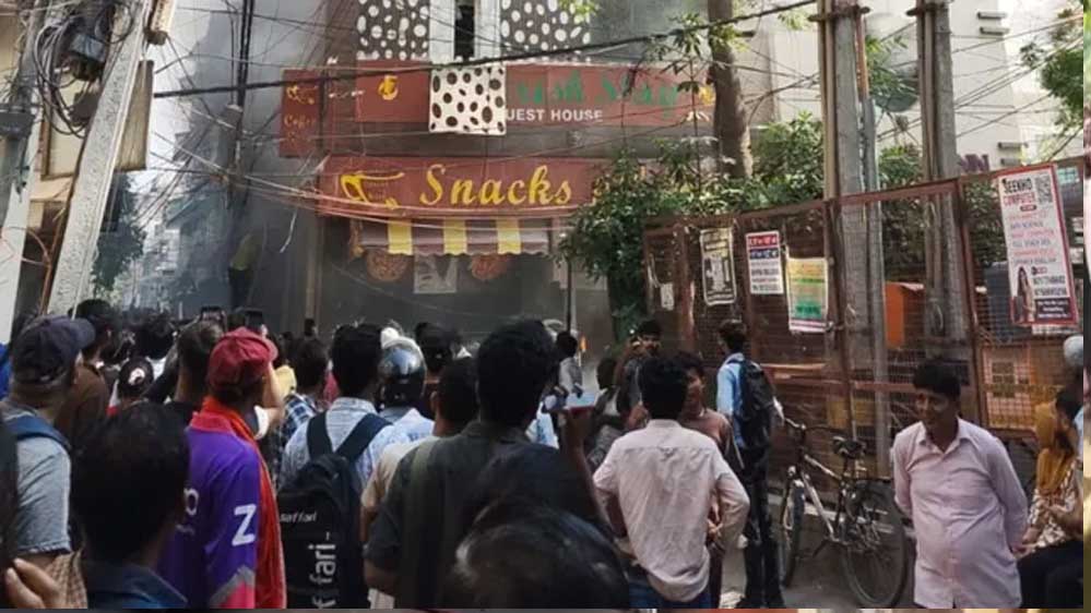 Malviya Nagar Fire: रेस्टोरेंट में लगी भयानक आग, 20 की मौत का दावा; रेस्क्यू ऑपरेशन जारी