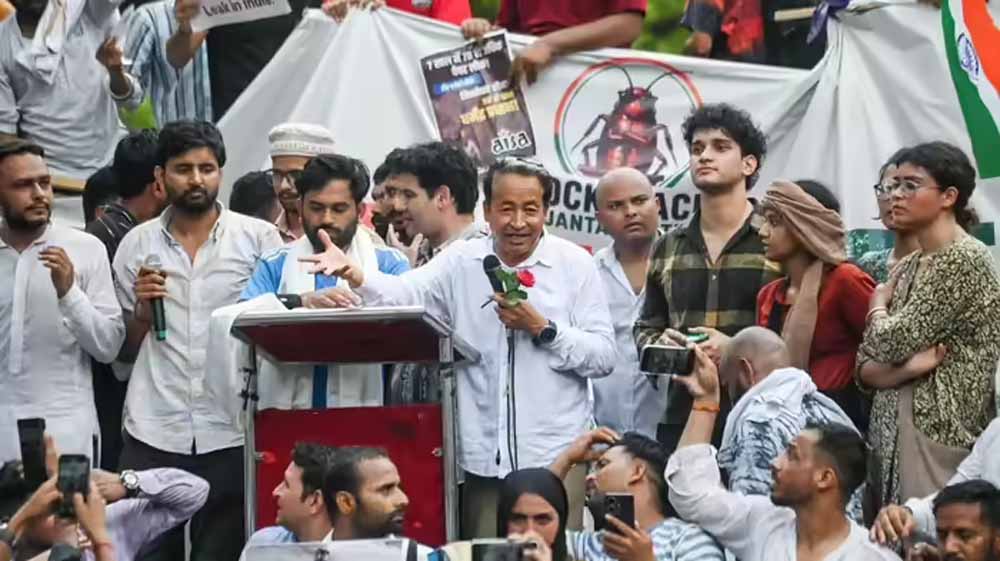 पेपर लीक पर जवाबदेही तय हो: सोनम वांगचुक, जंतर-मंतर प्रदर्शन में सरकार पर निशाना