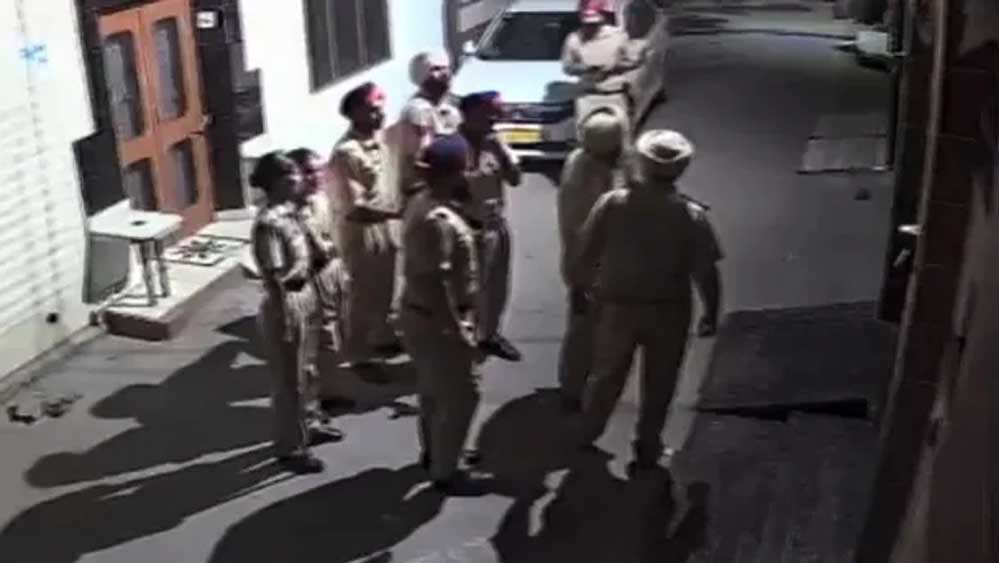 पंडोरी की तलाश में पहुंची पुलिस, देर रात छापेमारी के बाद खाली हाथ लौटी टीम