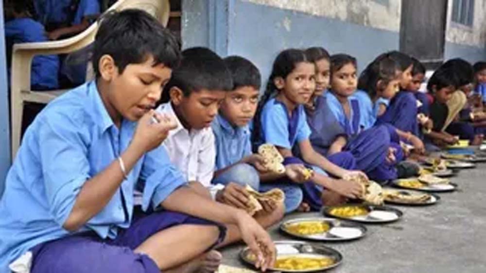 मिड-डे मील में गड़बड़ी पर सख्ती, खाली बोरों की राशि जमा नहीं करने पर महालेखाकार की आपत्ति