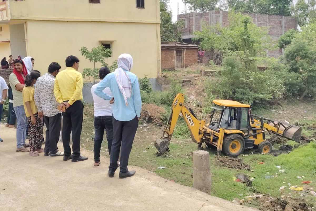 ‘आपन सरस्वतिया’ अभियान: ड्रोन और श्रमदान से नदी को पुराना स्वरूप लौटाने की कोशिश