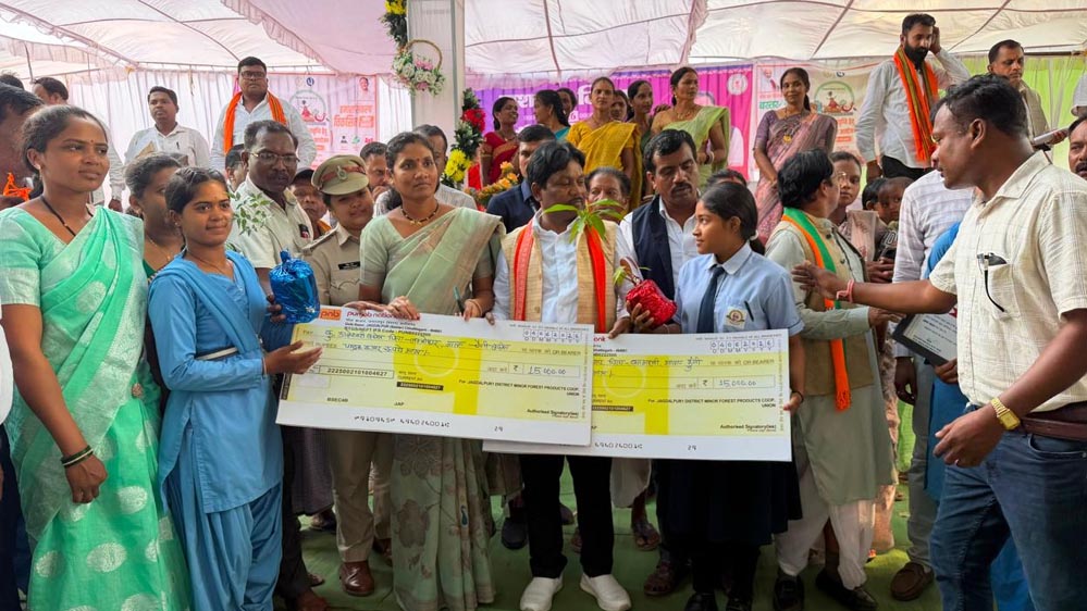 बस्तर की बेटियों ने रचा सफलता का इतिहास, रुद्राणी और डालेश्वरी ने बढ़ाया अंचल का मान