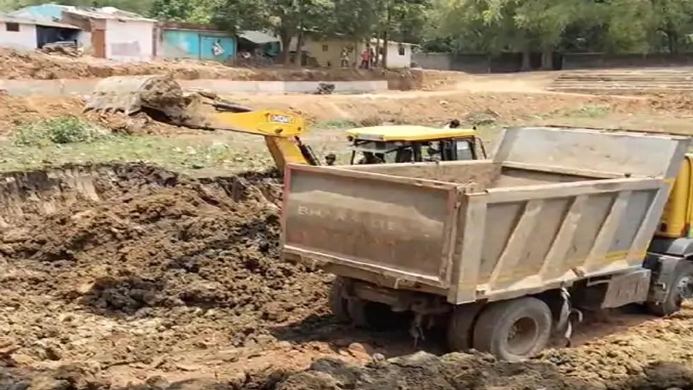 नई पहचान पाएगा ऐतिहासिक पंडरीतराई तालाब, 3 फीट से 8 फीट तक किया जा रहा गहरीकरण