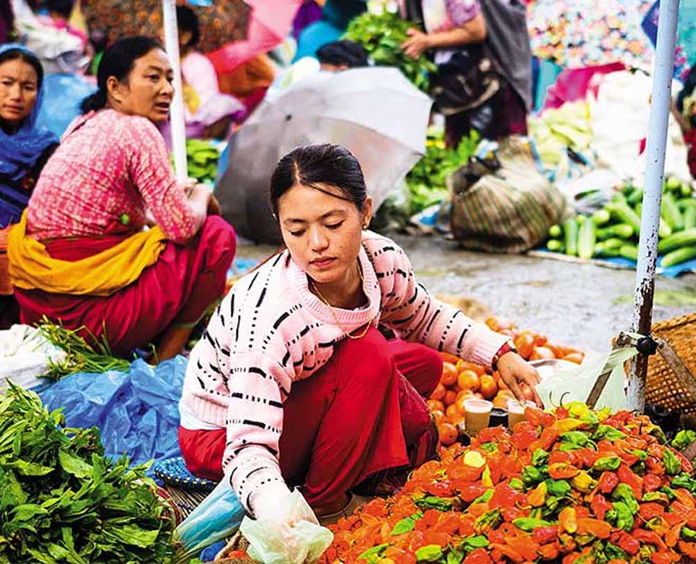 मणिपुर का 500 साल पुराना ‘मां का बाजार’, जहां हजारों महिलाएं संभालती हैं कारोबार