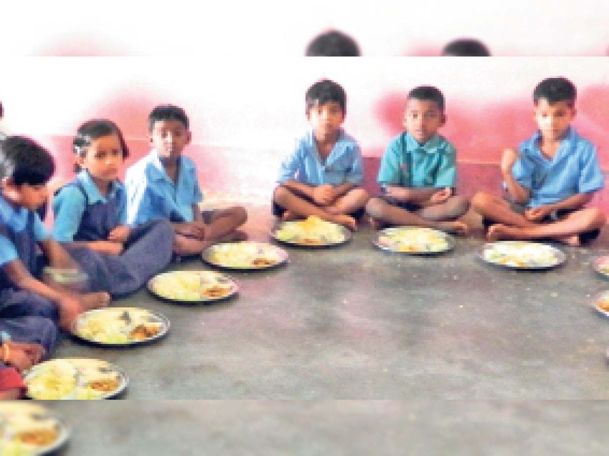 बेसिक स्कूल रसोइयों के लिए बड़ा फैसला, सेवा शर्तों और छुट्टियों का मिलेगा लाभ