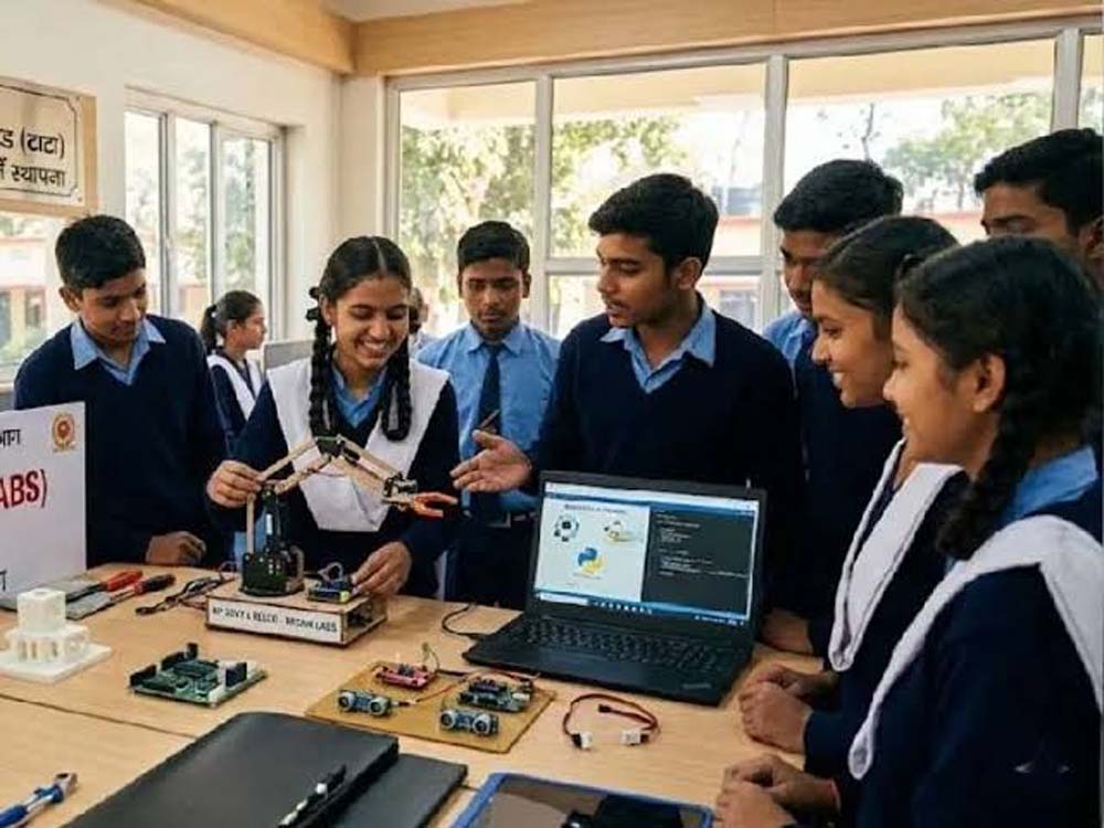 अब किताबों से आगे की पढ़ाई: विद्यार्थियों को मिलेगी AI और रोबोटिक्स की ट्रेनिंग