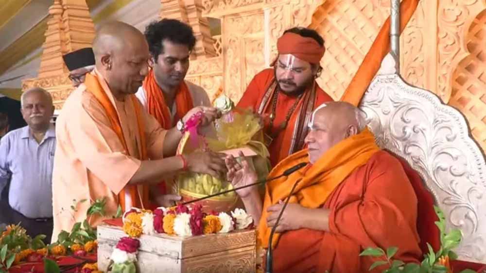 रामकथा मंच से सीएम योगी का संदेश, लव जिहाद और लैंड जिहाद पर समाज को किया आगाह