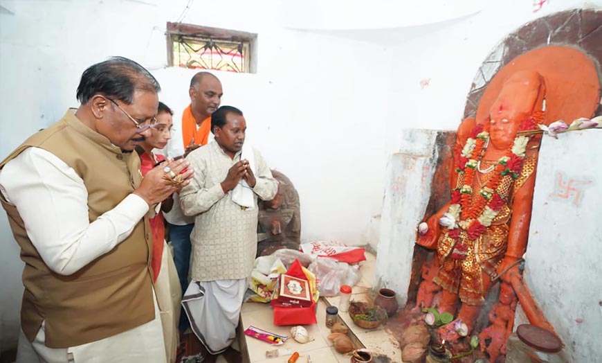 मुख्यमंत्री विष्णुदेव साय ने चतुर्भुज विष्णु मंदिर में की पूजा-अर्चना, प्रदेश की खुशहाली की कामना