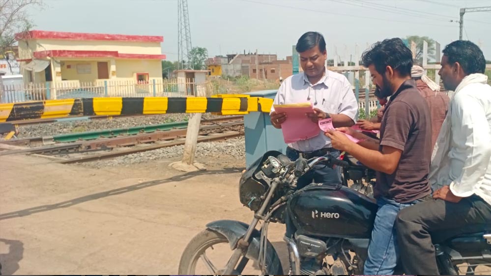 अंतर्राष्ट्रीय समपार फाटक जागरूकता सप्ताह के तीसरे दिन भोपाल मंडल में सुरक्षा जागरूकता अभियान रहा ज