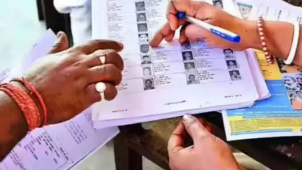 गोंडा में वोटर लिस्ट शिकायतों पर कार्रवाई, दोहरे और मृतक मतदाताओं के नाम हटाने की प्रक्रिया शुरू