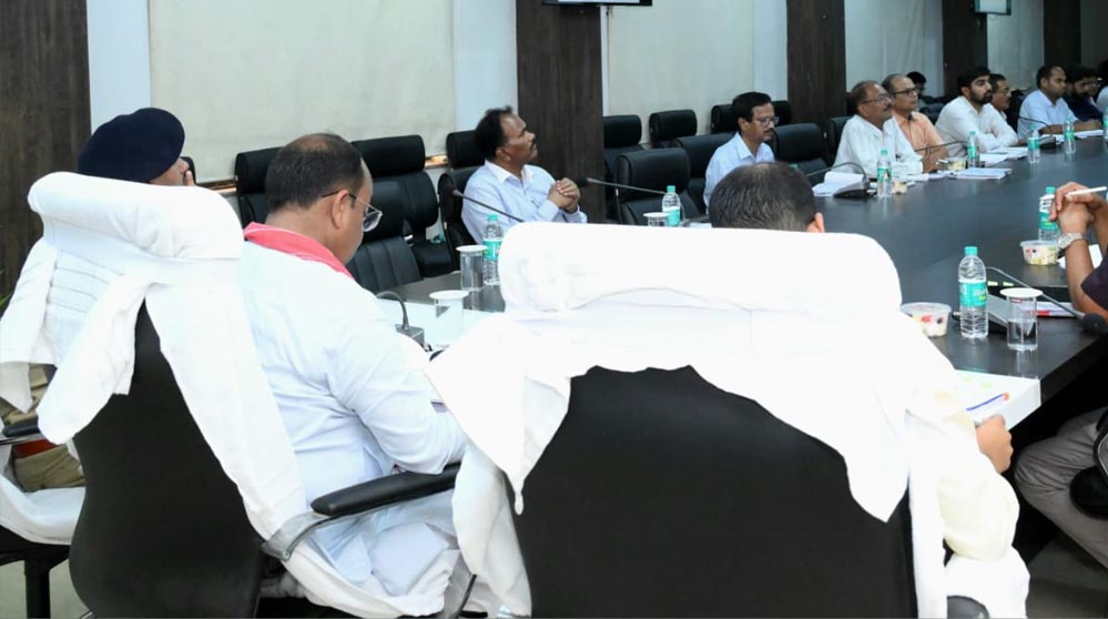 अंतिम व्यक्ति तक पहुंचे योजनाओं का लाभ, अधिकारी मैदान में बढ़ाएं सक्रियता: अरुण साव