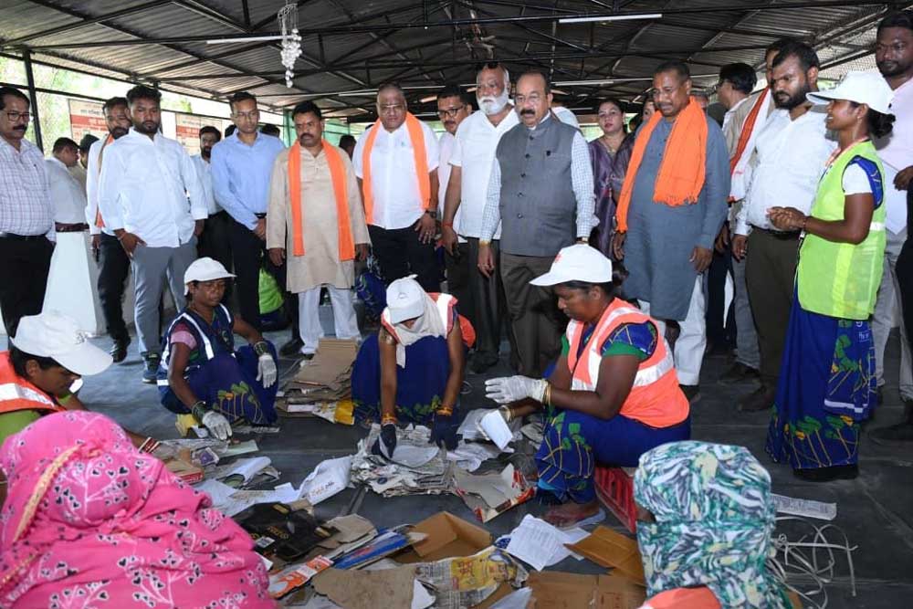 जावंगा कॉलेज भवन, जल जीवन मिशन और स्वच्छता दीदियों के कार्यों को देखा