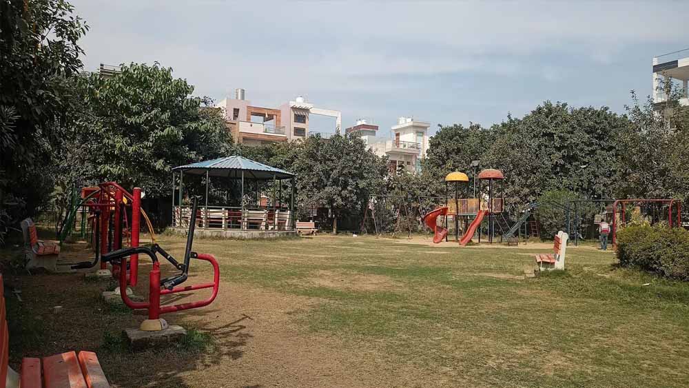 सरकारी जमीन पर मचा बवाल, प्रभारी मंत्री ने दिए 52 साल पुरानी रजिस्ट्री की जांच के आदेश