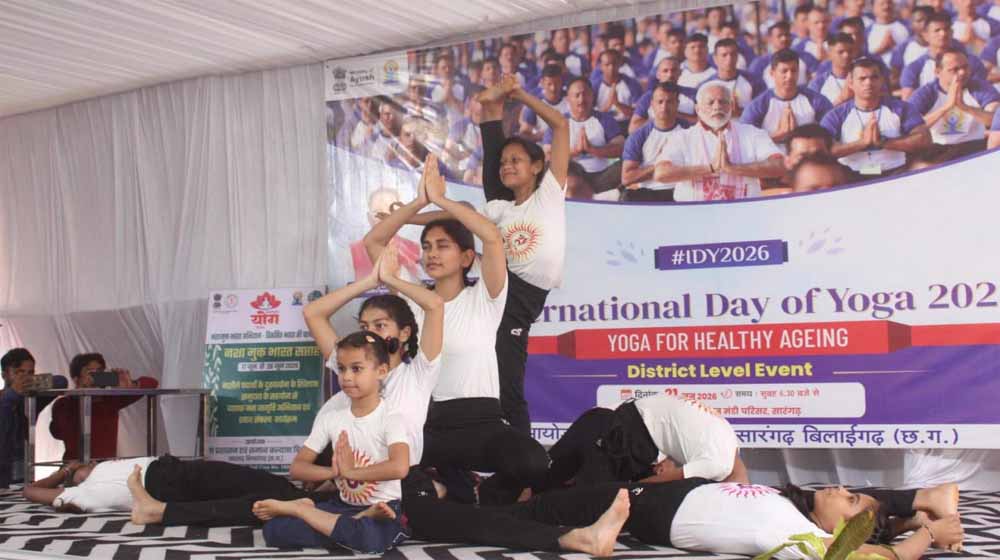 योग और नृत्य का अद्भुत संगम: सारंगढ़ में बच्चों ने संगीत की धुन पर योग मुद्राओं से मोहा मन