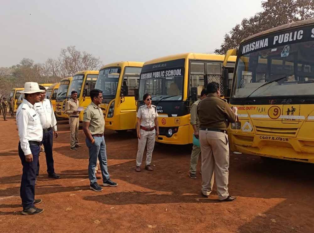 स्कूल बसों की जांच में बड़ा खुलासा, जगदलपुर के 44 वाहन जांच से रहे नदारद