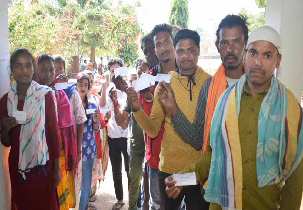 छत्तीसगढ़ में लोकतंत्र का महापर्व, निकाय और पंचायत उपचुनाव में वोटिंग शुरू